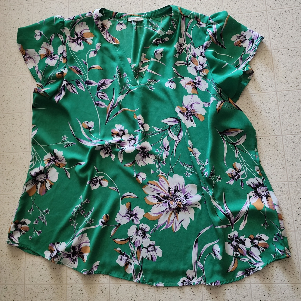 Maurices Green Floral V-Neck Blouse